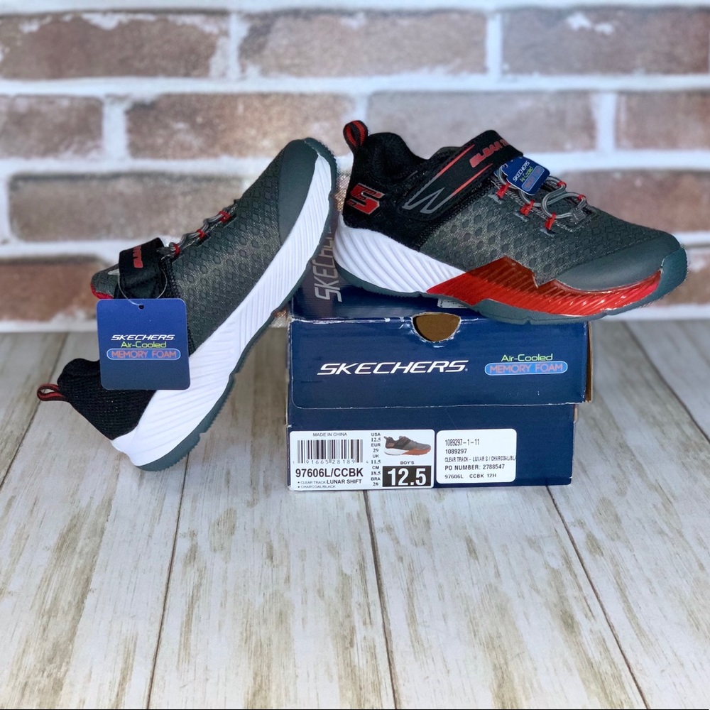 NWT Skechers Clear Track Lunar Shift Sneakers 12.5